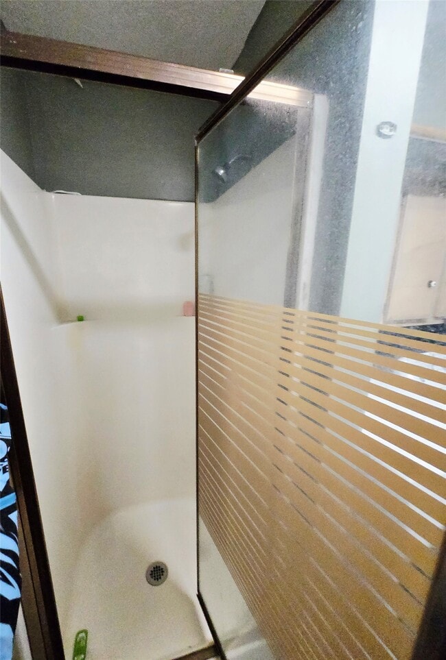 Building Photo - 1015 Green Meadow St