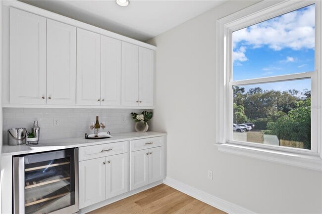 Building Photo - 208 W Frances Ave