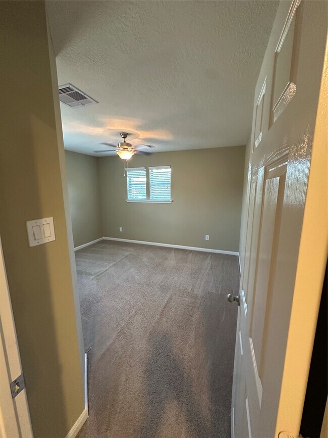 Building Photo - 2606 Riverhollow Ln