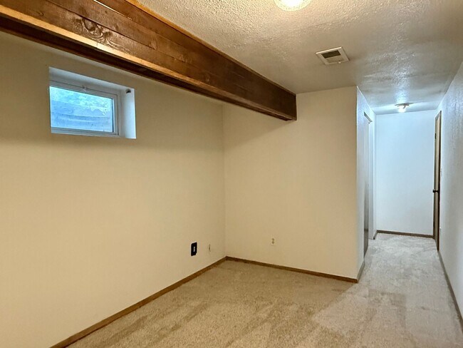 Building Photo - Spacious Home in the Heart of Aurora with ...
