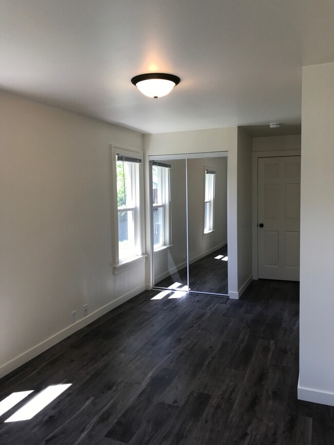 Building Photo - 808 Belden St