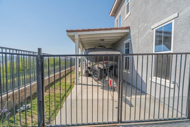 Building Photo - Spectacular 5-Bedroom Home with Pool, RV P...