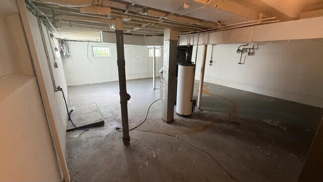 Building Photo - 5614 Sanborn Dr