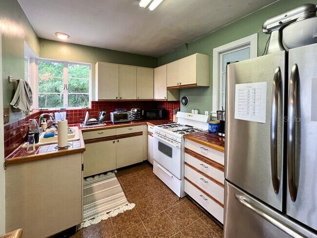 Building Photo - 929 NW 22nd St