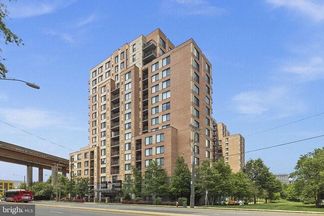 Building Photo - 2451 Midtown Ave