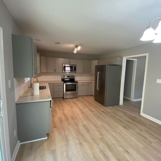 Building Photo - Completely Remodeled