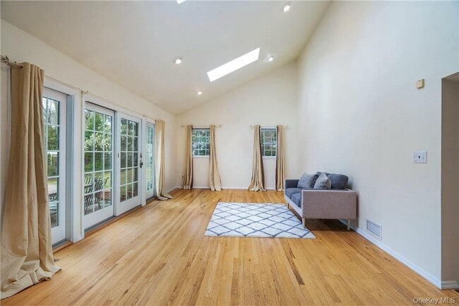 Building Photo - 7 Susan Ct