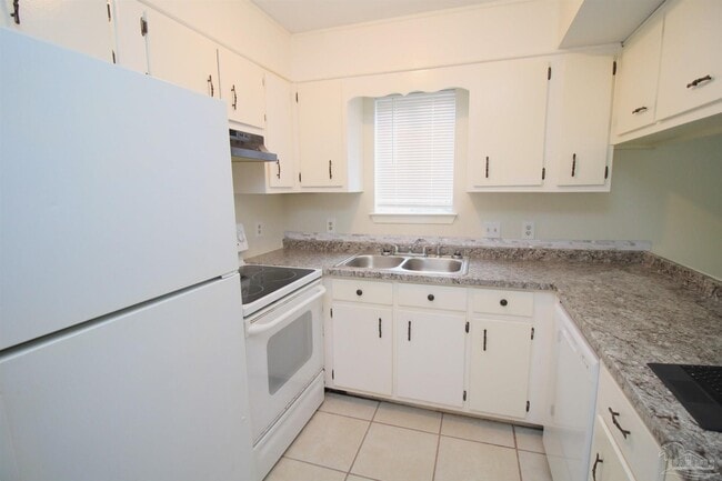 Building Photo - 316 Teakwood Cir