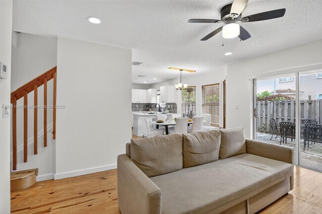 Building Photo - 14076 S Forest Oak Cir