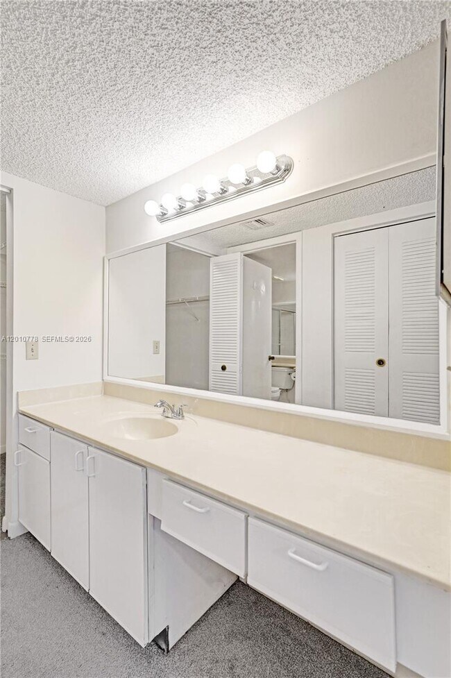 Building Photo - 9901 Westview Dr