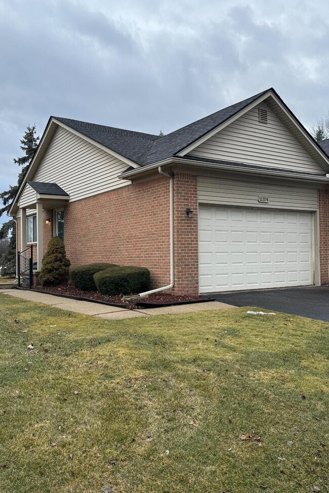 Building Photo - 11374 Celtic Manor Dr