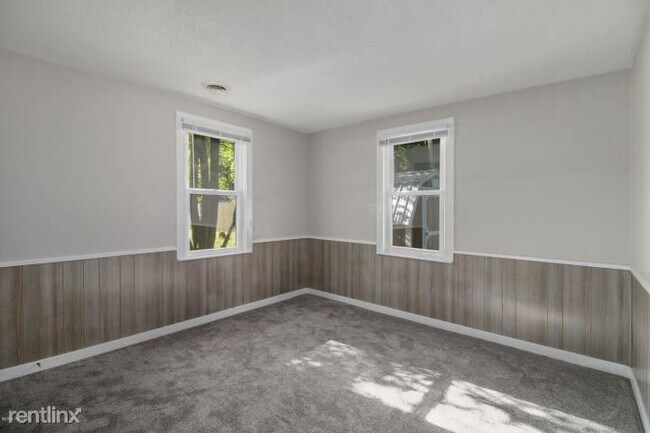 Building Photo - 2 br, 1 bath Duplex - 4214 Branch Ave