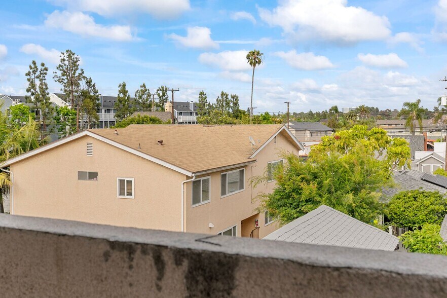 Building Photo - 1070 Loma Ave