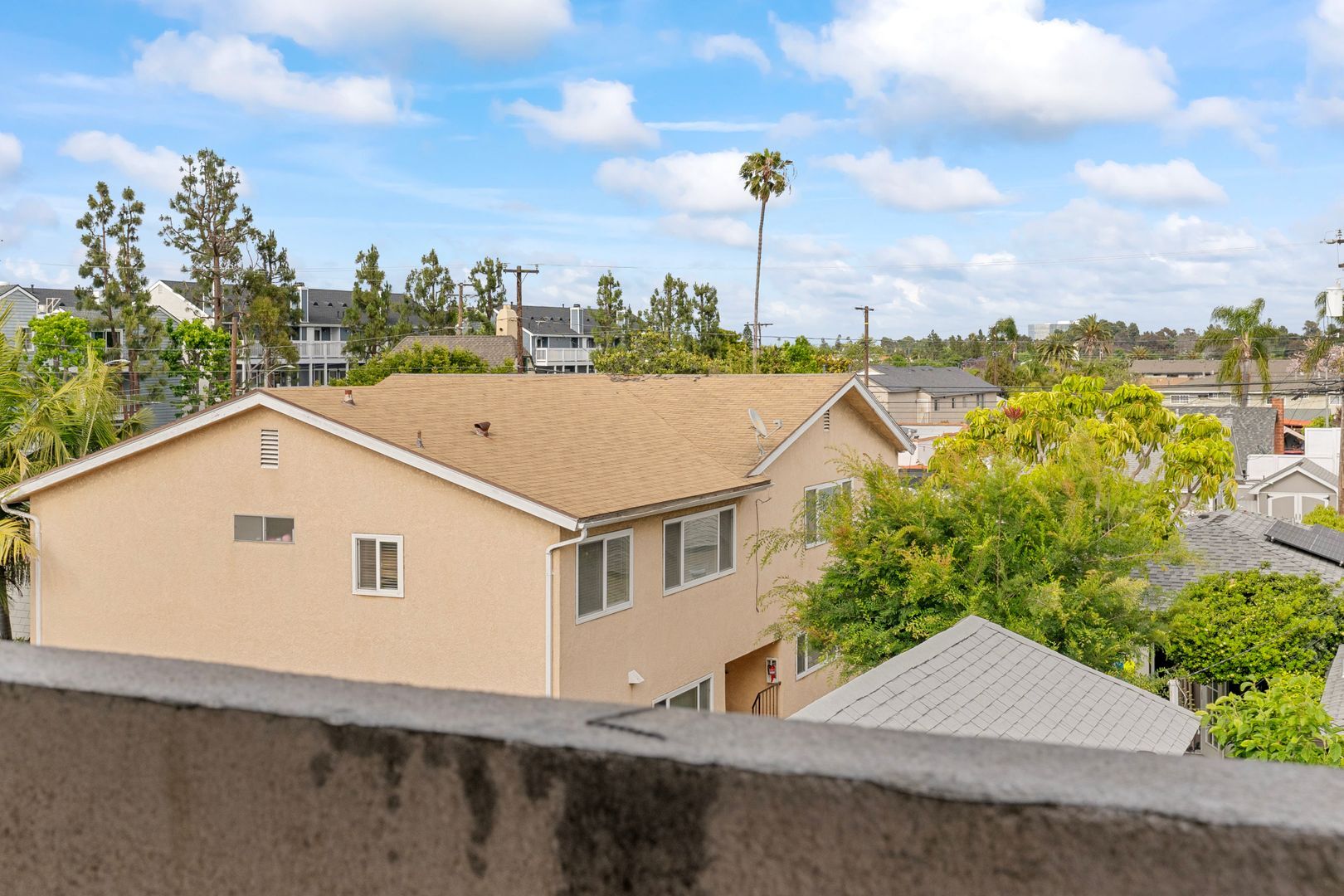 Building Photo - 1070 Loma Ave