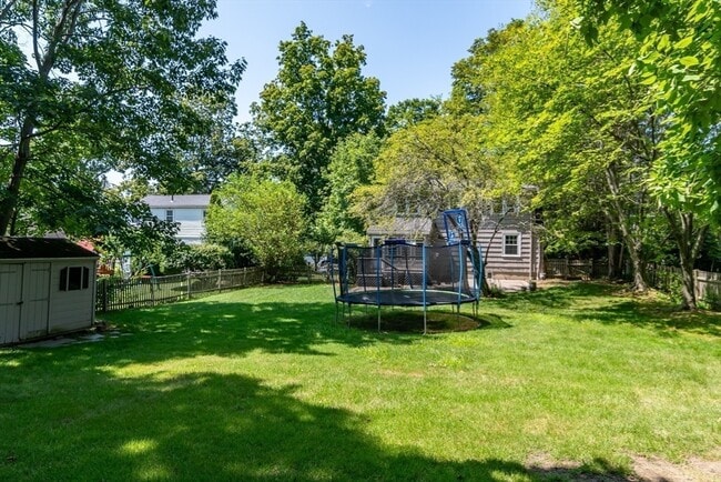 Building Photo - 15 Charles St