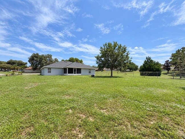 Building Photo - 1325 Oakwood Ct