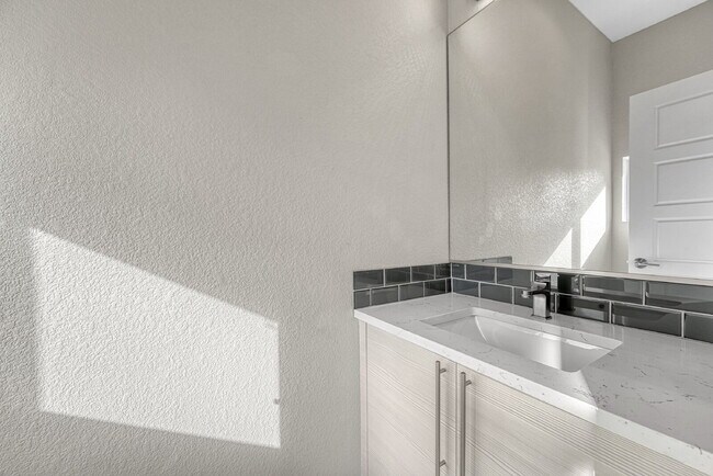 Building Photo - $3,145.95- 3 Bed, 3.5 Bath Townhome in Denver with Central AC and In Unit Laundry