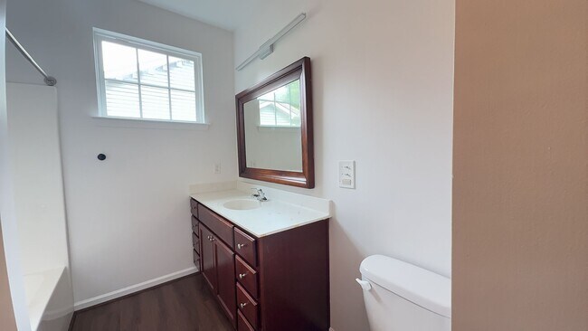 Building Photo - 662 Lacy Oak Dr