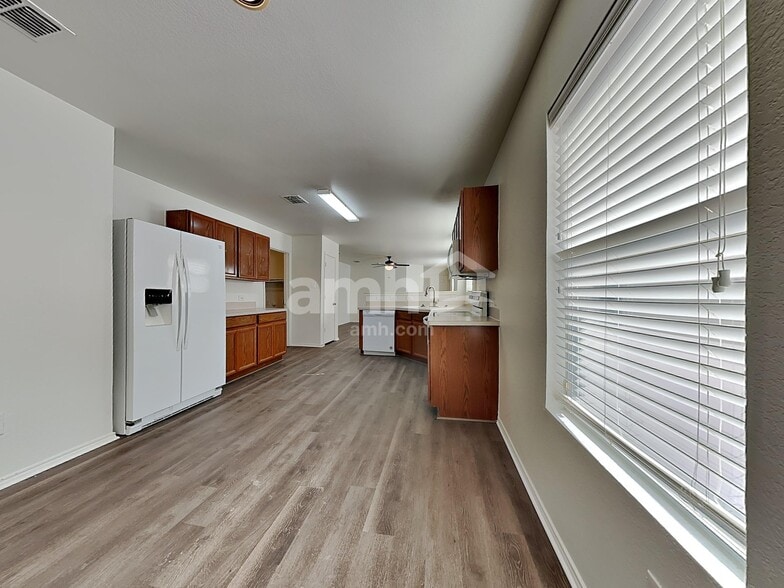 Building Photo - 1995 Kickapoo Trl