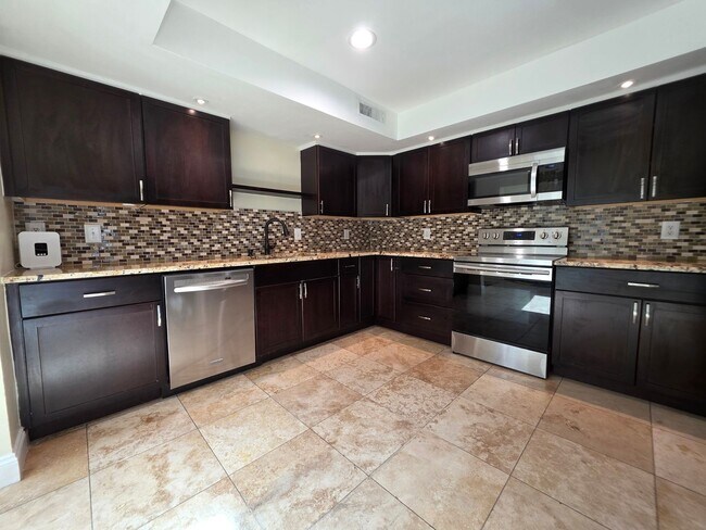 Building Photo - 208 Pine Cone Trail