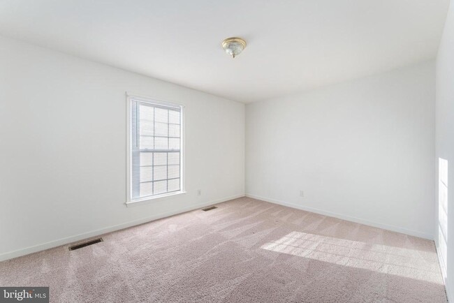 Building Photo - 2118 Kaiser Dr