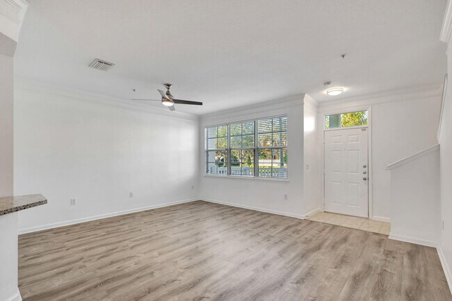 Building Photo - 826 Dakota Dr