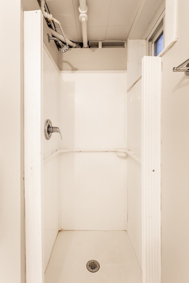 Building Photo - 6147 Broadway St