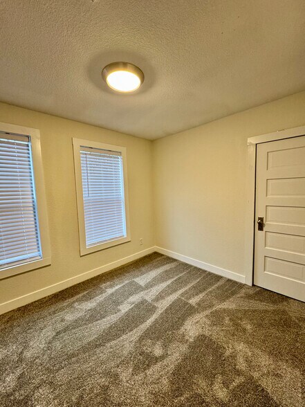 Building Photo - 620 Kirkwood Ave