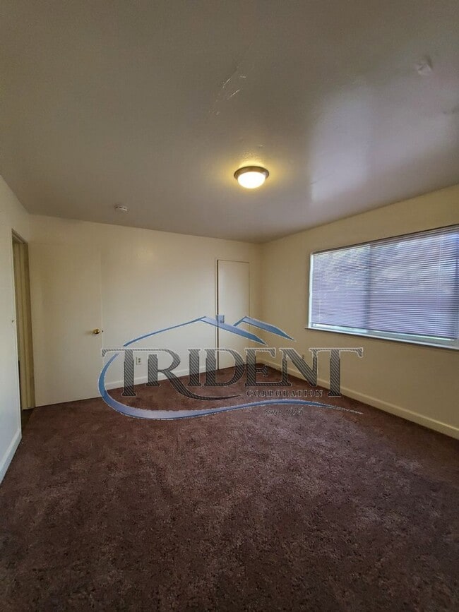 Building Photo - 1825 Sierra Way