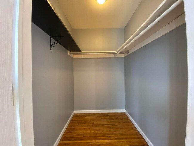 Building Photo - 166 W 54th St