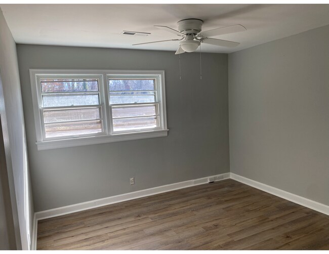 Building Photo - 3720 Manor Dr