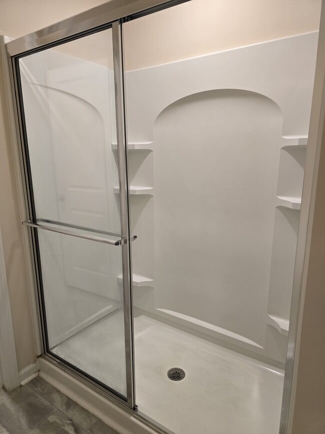 Building Photo - 883 Falls Grove Trl