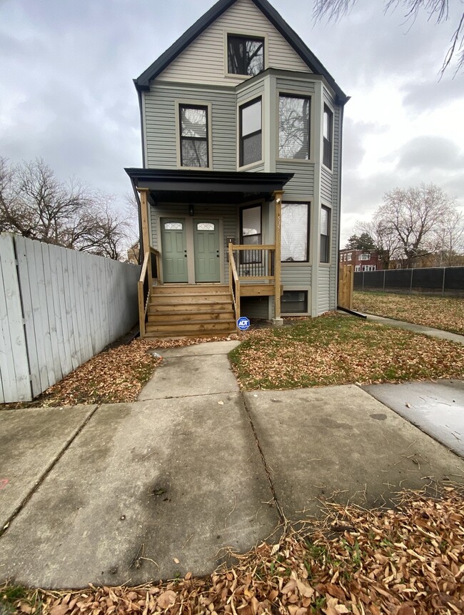 Building Photo - 5355 S Wood St