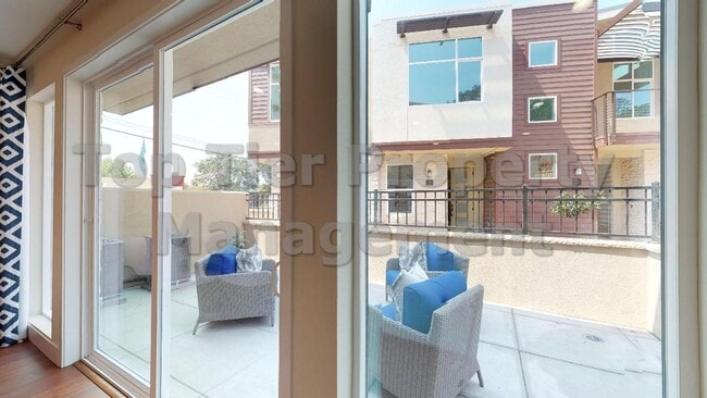 Building Photo - Gorgeous 2 Bd/2 Ba, 1378 sf, dual-level Condominium home available March 17th for Lease in the be...