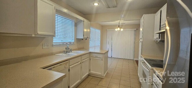 Building Photo - 3738 Sweetgrass Ln