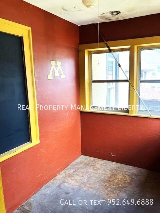 Building Photo - 2309 Buchanan St NE