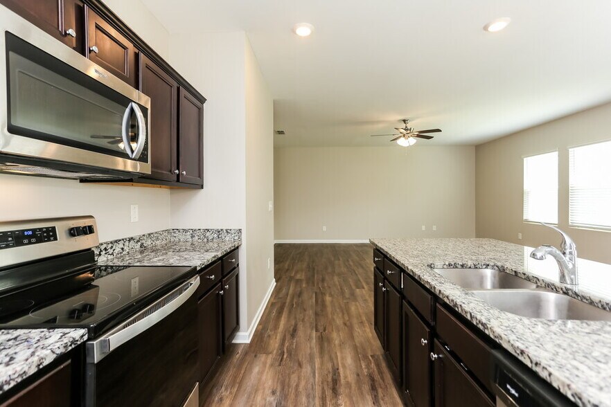 Building Photo - 3695 Place Dr