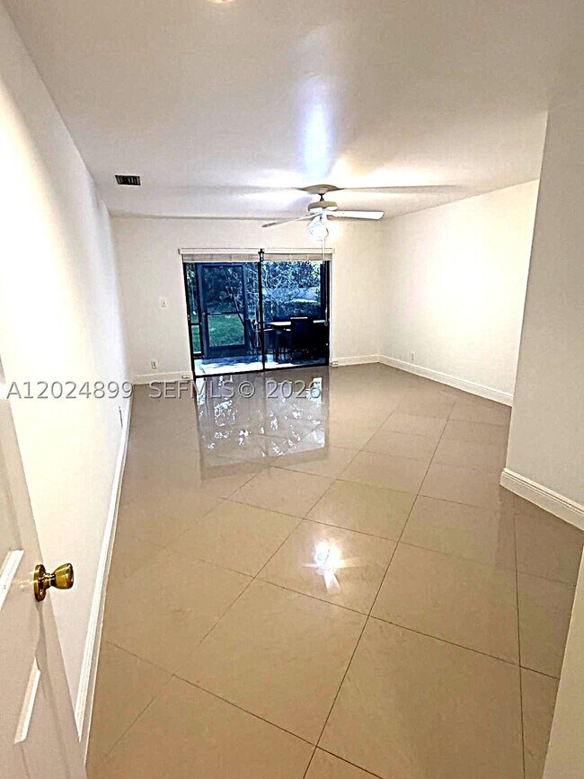 Building Photo - 6620 Tiburon Cir