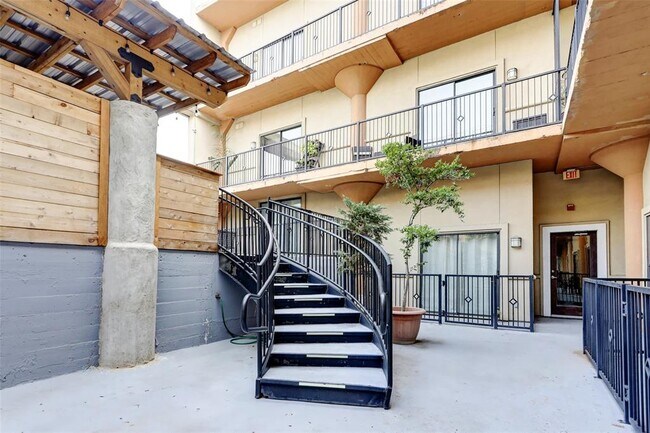 Building Photo - 2205 McKinney St