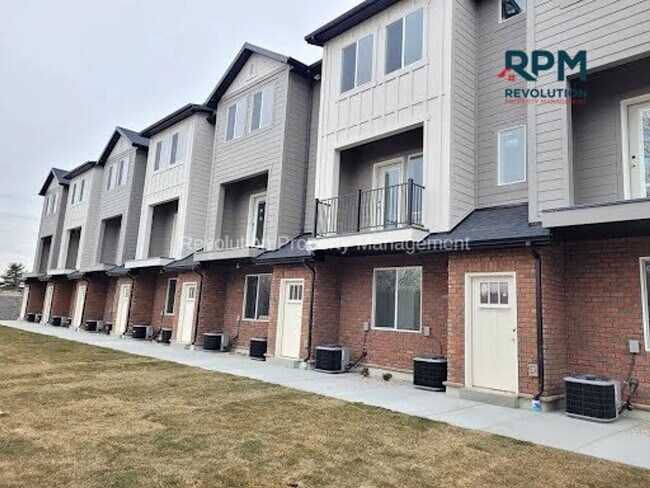 Building Photo - "Charming 3-Bed Oasis in Ogden