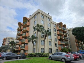 Building Photo - 9320 Fontainebleau Blvd