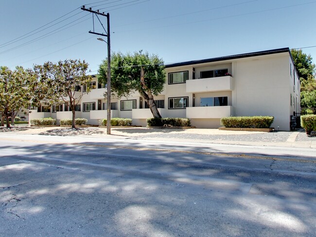 Building Photo - 1504 Newlands Ave