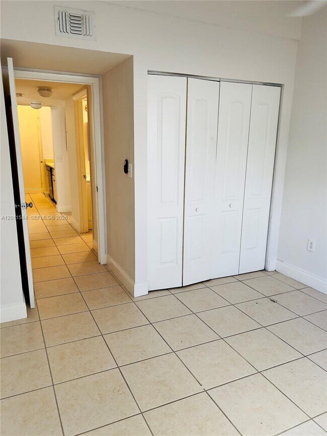 Building Photo - 2880 N Oakland Forest Dr