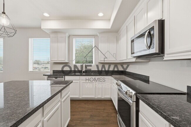 Building Photo - 1250 Abbey Ln