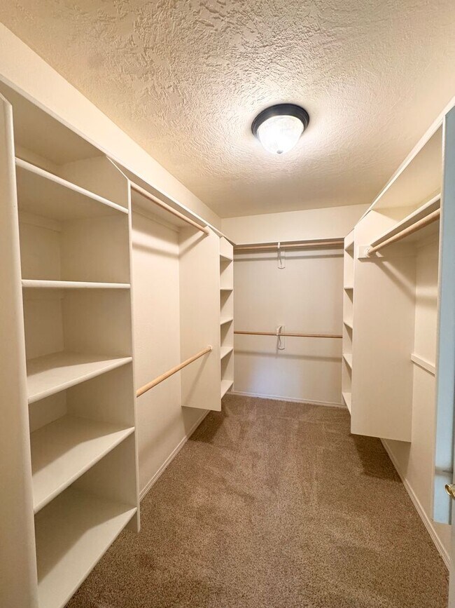 Building Photo - 4 Bedroom Available now in Meridian