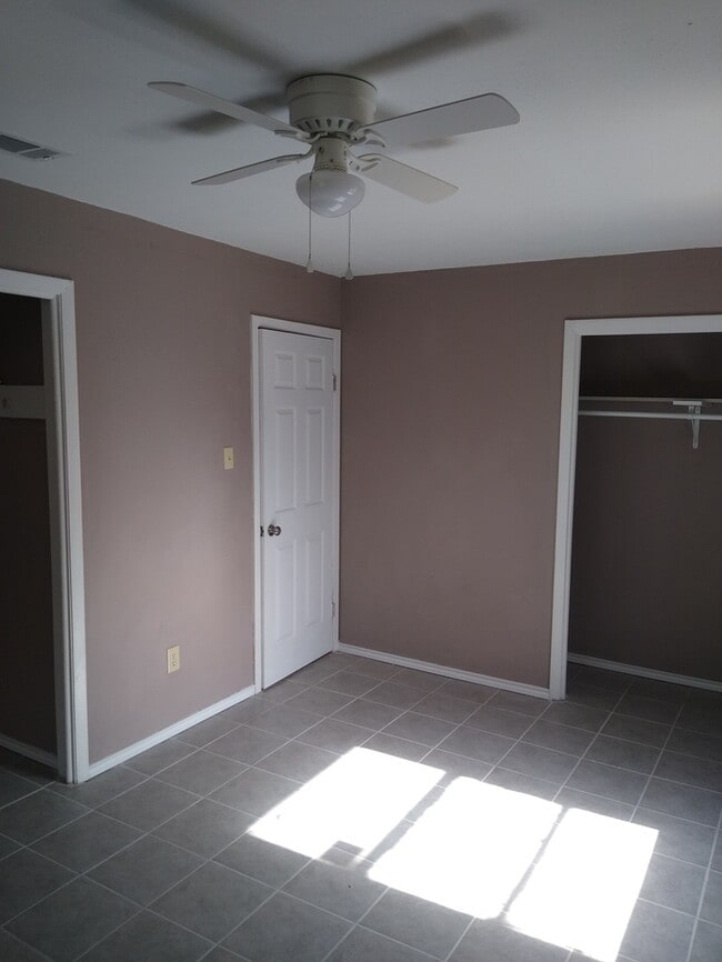 Building Photo - 466 Peacock Dr