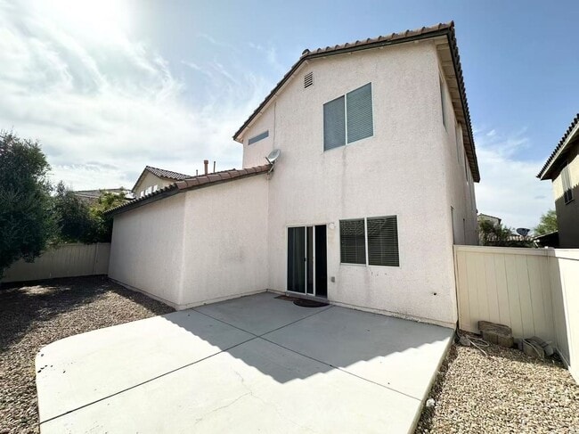 Building Photo - Beautiful two story house