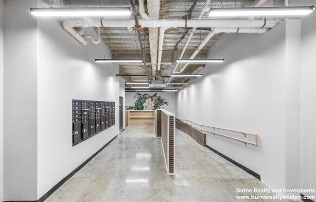 Building Photo - 400 W Broadway