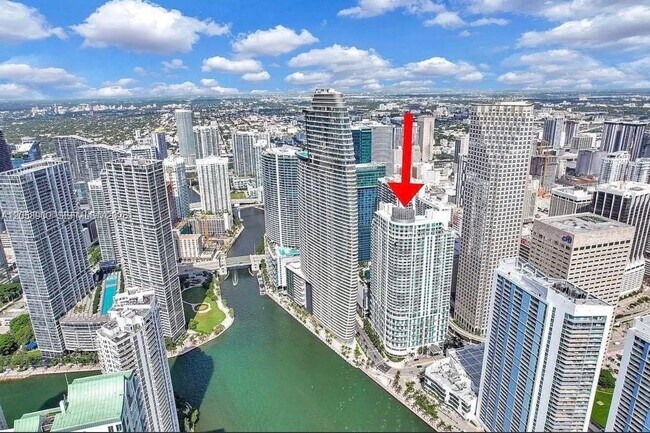 Building Photo - 300 S Biscayne Blvd