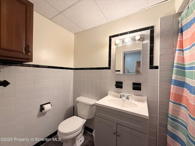 Building Photo - 629 Clay Ave